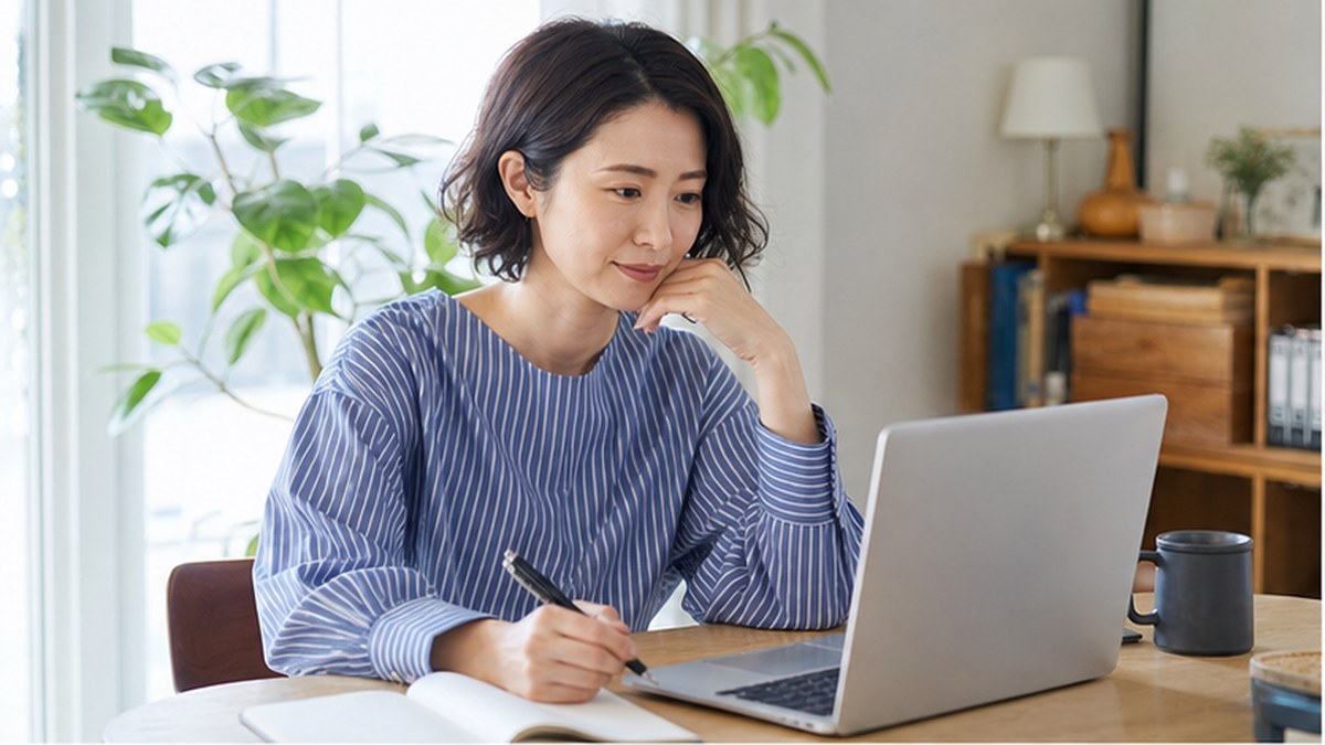 在宅ワークに落ちた後に応募条件とプロフィールを見直す女性