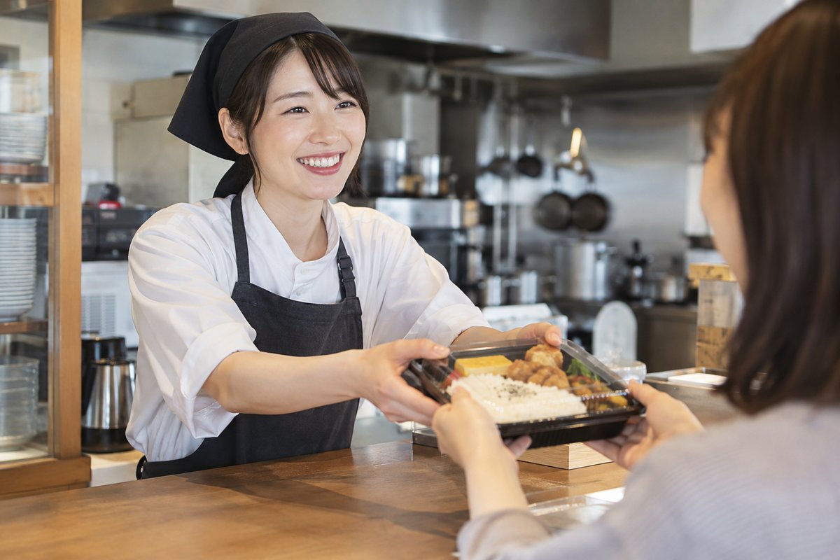 弁当を安全に受け渡す人の生成イメージ